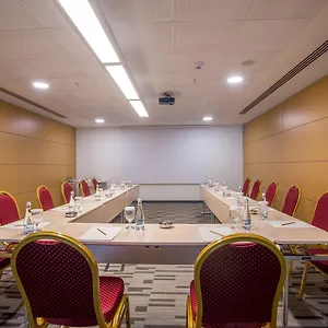 4* Szálloda Tav Airport