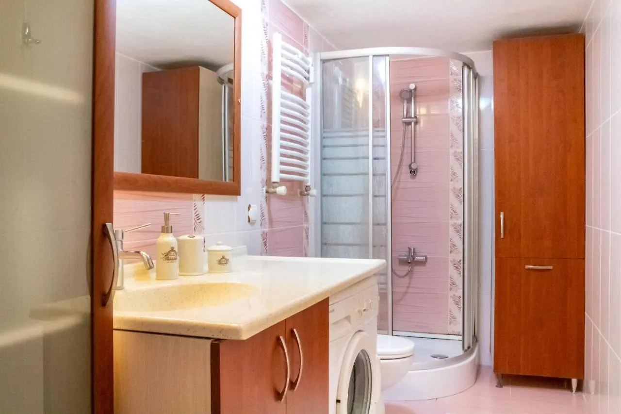 Sea View Flat W Balcony 1 Min To Shore And Park Izmir Lejlighed