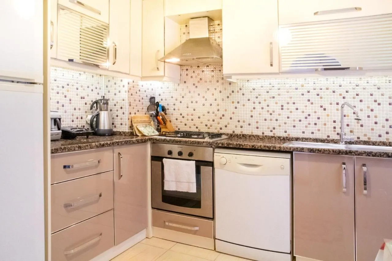 Sea View Flat W Balcony 1 Min To Shore And Park Izmir 0*,  Tyrkiet